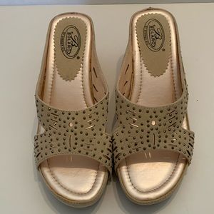 NEW BOLARO WEDGE SUEDE-LIKE FABRIC NUDE/BEIGE WITH STUDS S 7.5